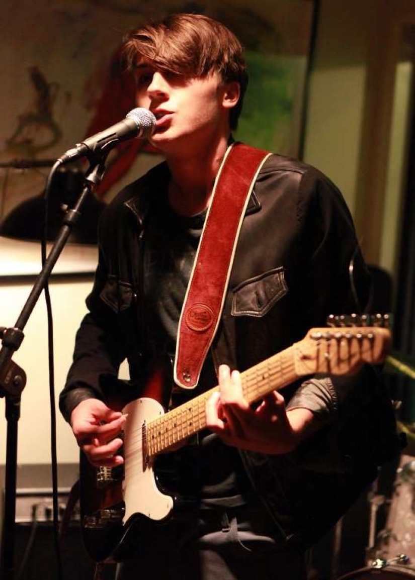 Children of stars: guess who their famous parents are