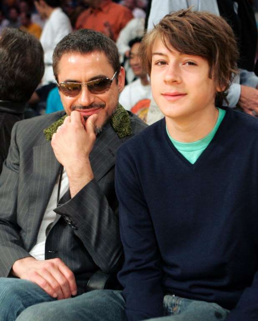 Children of stars: guess who their famous parents are