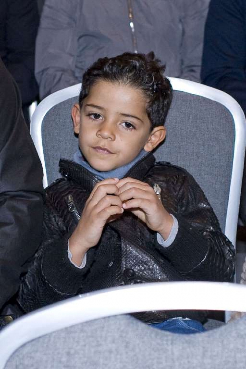 Children of stars: guess who their famous parents are