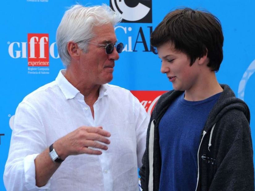 Children of stars: guess who their famous parents are