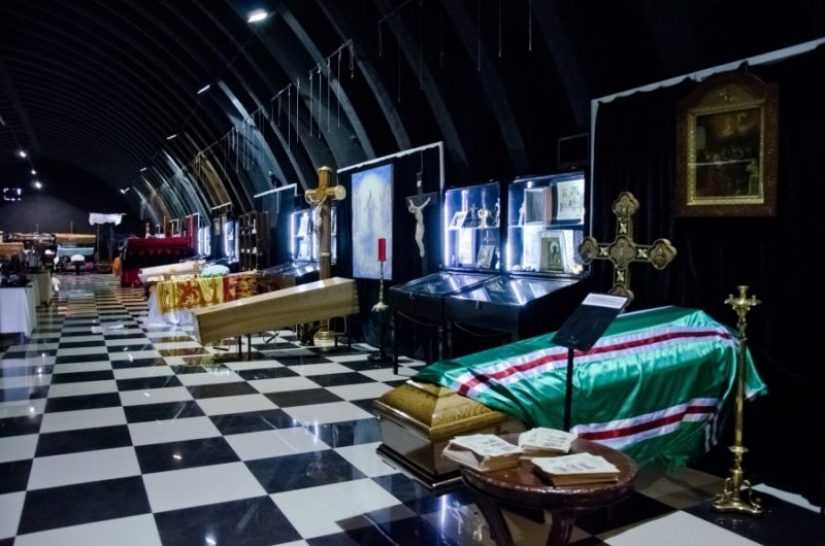 Children's Playground, a zoo, a pleasure coach, and other entertainment Novosibirsk crematorium Children's Playground, a zoo, a pleasure coach, and other entertainment Novosibirsk crematorium