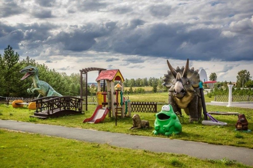 Children's Playground, a zoo, a pleasure coach, and other entertainment Novosibirsk crematorium Children's Playground, a zoo, a pleasure coach, and other entertainment Novosibirsk crematorium