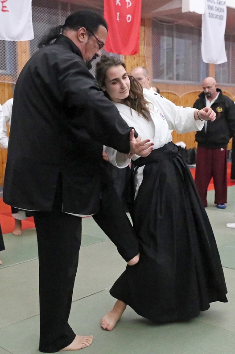 Cómo está el" nuevo ruso " Steven Seagal en Rusia: un actor, un santo budista y una tormenta de pollos Cómo está el" nuevo ruso " Steven Seagal en Rusia: un actor, un santo budista y una tormenta de pollos