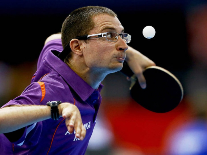 Cómo Los Jugadores de Ping Pong Se Convierten en Ruedas de bolas de Plástico