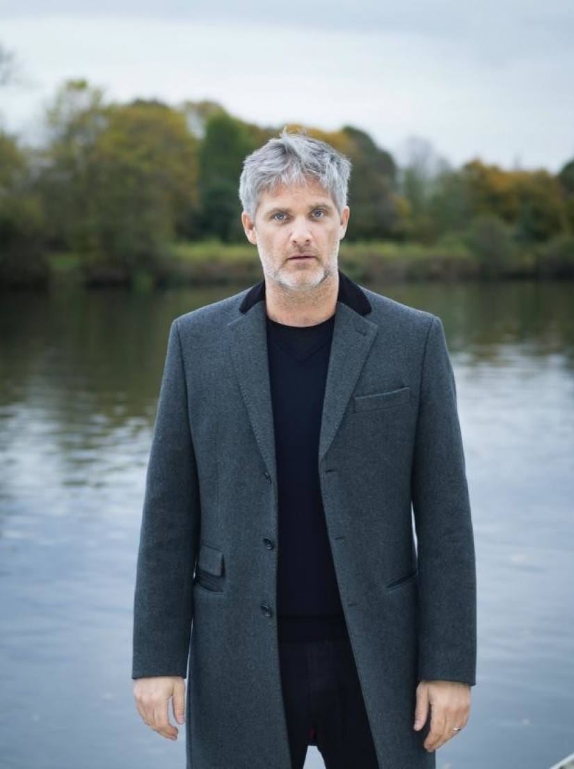 Cómo un hombre que cambió su vida y vino de un litro de vodka de un día a una exitosa carrera como artista