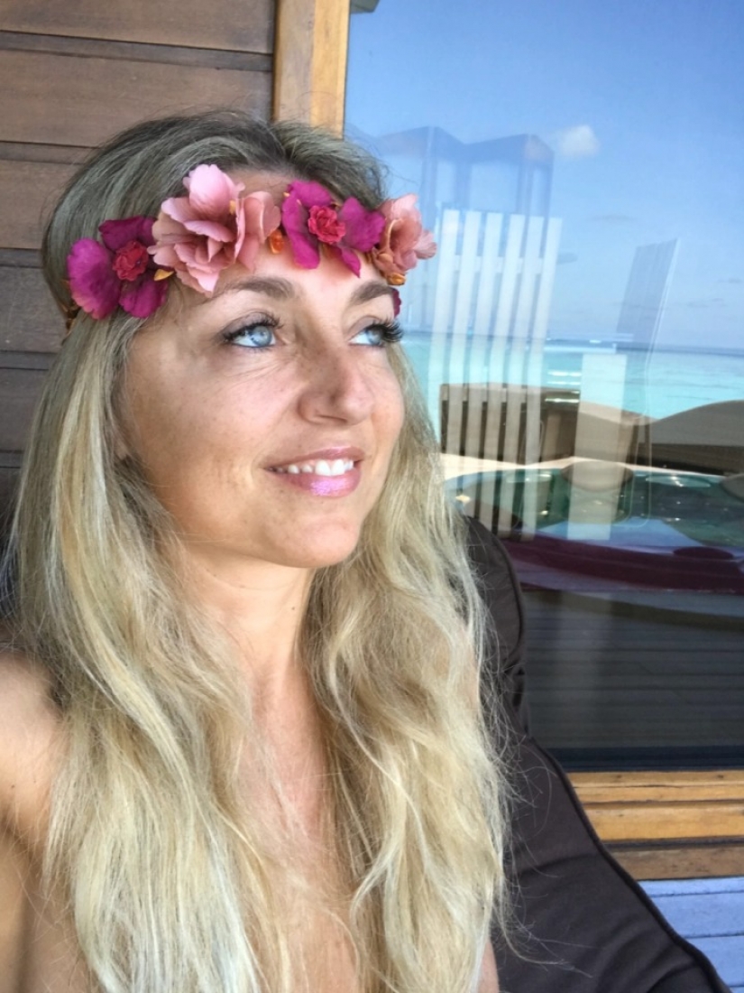 Cómo una mujer italiana ayuda a lidiar con el estrés con la ayuda del yoga "desnudo"