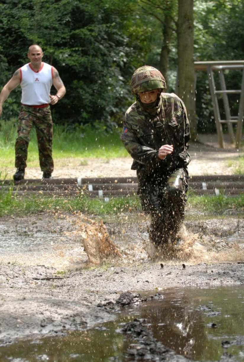 Combate Barbie ha ganado el título de "Miss Inglaterra", y ahora se prepara para el concurso de "miss Reino Unido"
