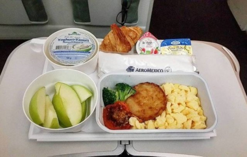 ¿Comida o comida? Cómo alimentar en clase business y clase economy de diferentes aerolíneas