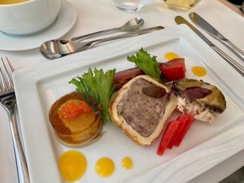 ¿Comida o comida? Cómo alimentar en clase business y clase economy de diferentes aerolíneas