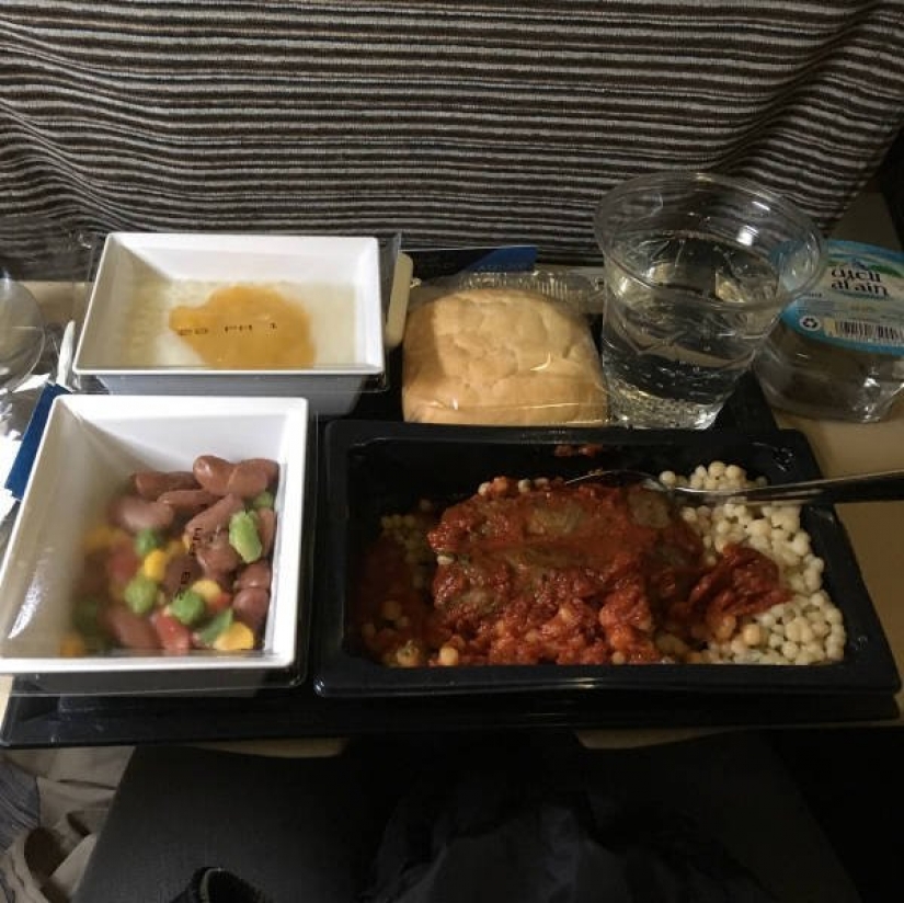 ¿Comida o comida? Cómo alimentar en clase business y clase economy de diferentes aerolíneas