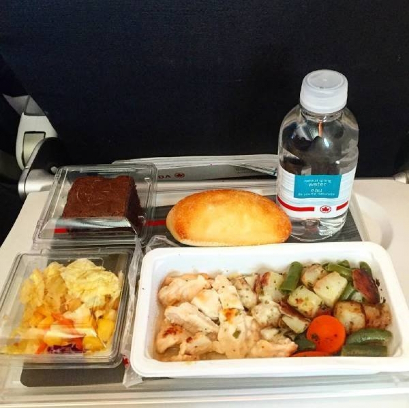 ¿Comida o comida? Cómo alimentar en clase business y clase economy de diferentes aerolíneas