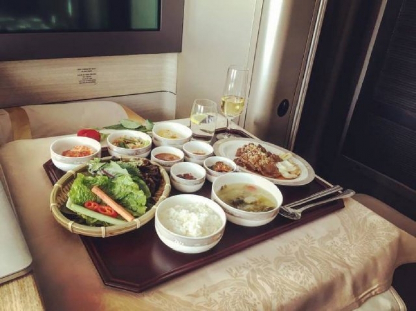 ¿Comida o comida? Cómo alimentar en clase business y clase economy de diferentes aerolíneas