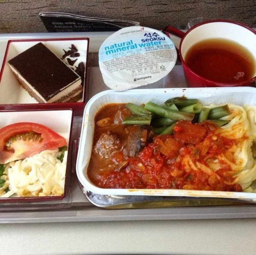 ¿Comida o comida? Cómo alimentar en clase business y clase economy de diferentes aerolíneas