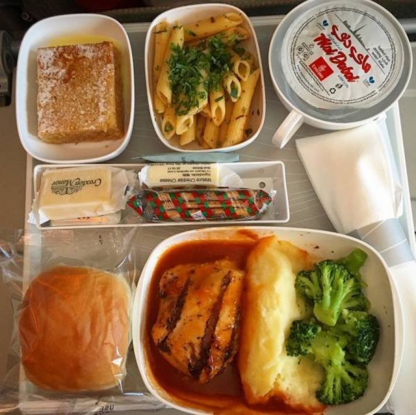 ¿Comida o comida? Cómo alimentar en clase business y clase economy de diferentes aerolíneas