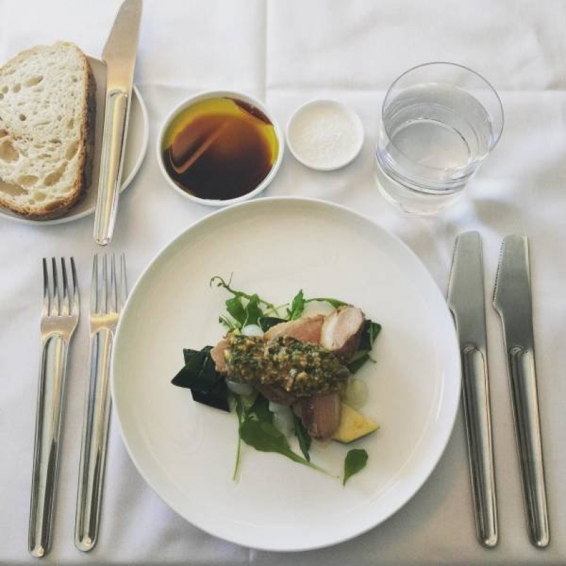 ¿Comida o comida? Cómo alimentar en clase business y clase economy de diferentes aerolíneas