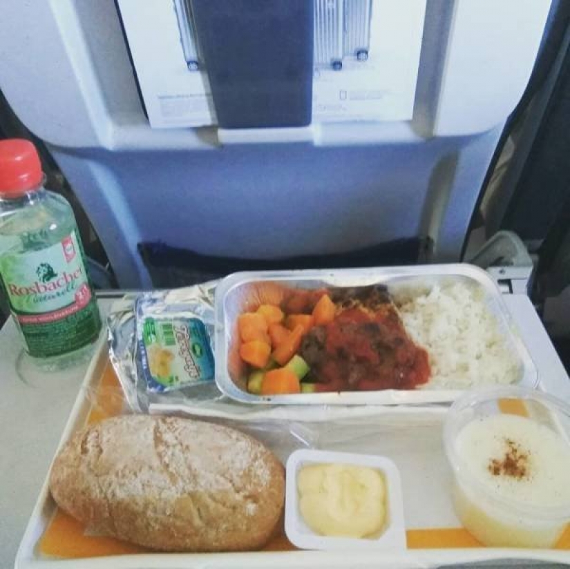 ¿Comida o comida? Cómo alimentar en clase business y clase economy de diferentes aerolíneas