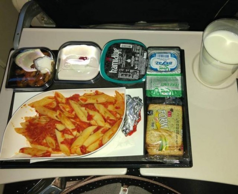 ¿Comida o comida? Cómo alimentar en clase business y clase economy de diferentes aerolíneas