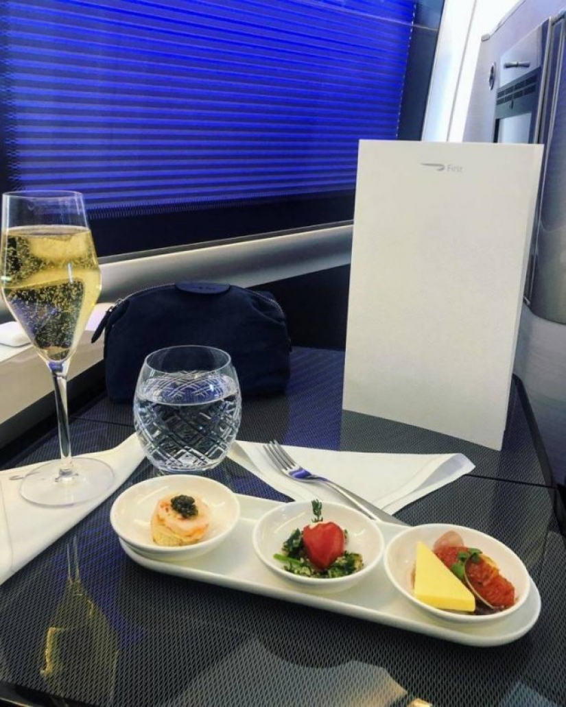 ¿Comida o comida? Cómo alimentar en clase business y clase economy de diferentes aerolíneas