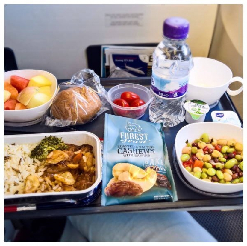 ¿Comida o comida? Cómo alimentar en clase business y clase economy de diferentes aerolíneas