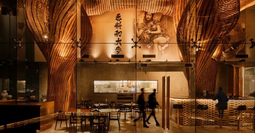 Como el restaurante en Bangkok, decorado con un gigante de las fuentes de cerveza