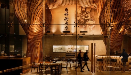 Como el restaurante en Bangkok, decorado con un gigante de las fuentes de cerveza Como el restaurante en Bangkok, decorado con un gigante de las fuentes de cerveza