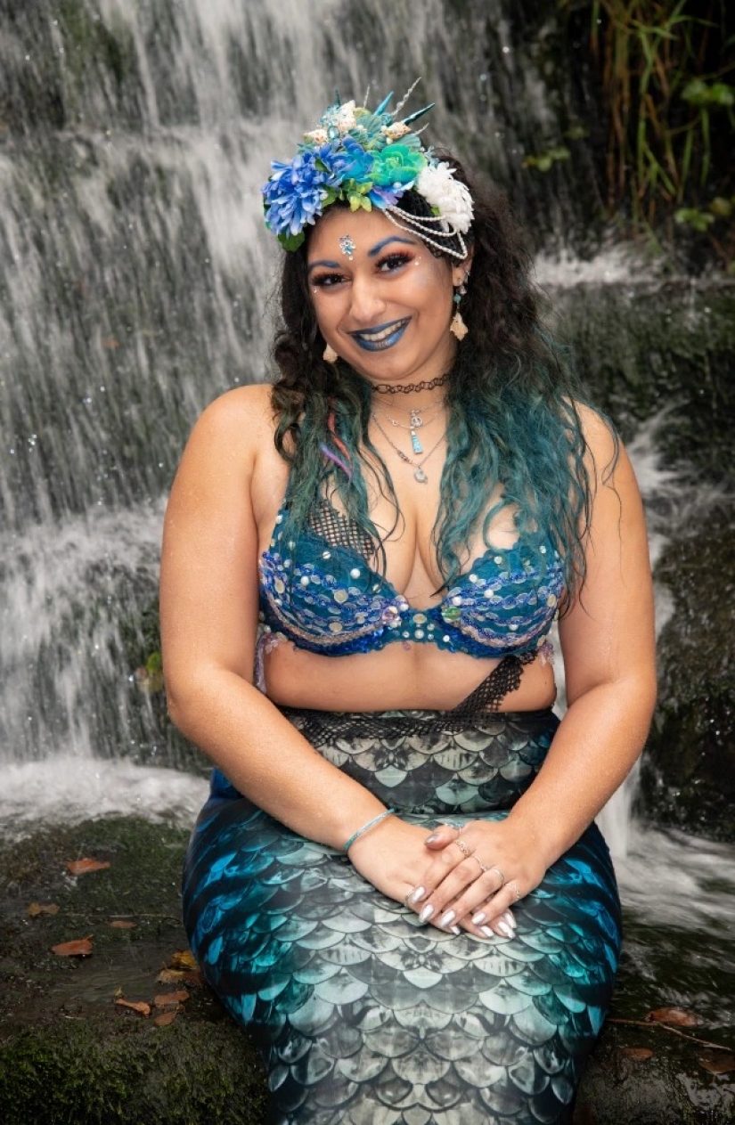 Como un pez en el agua: las sirenas profesionales regresan a los acuarios después de la cuarentena