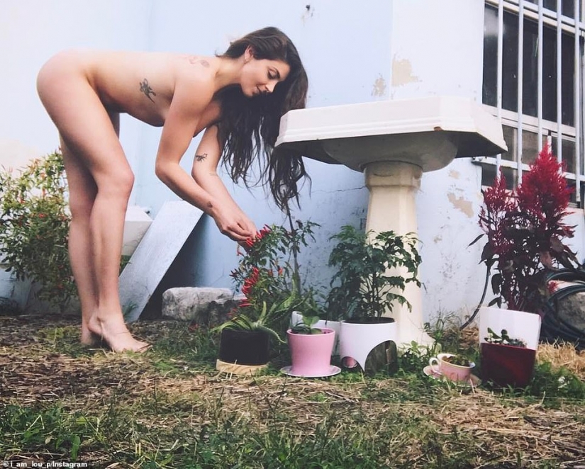 Completa unidad con la naturaleza, o por Qué la gente que trabaja en el jardín desnudo Completa unidad con la naturaleza, o por Qué la gente que trabaja en el jardín desnudo