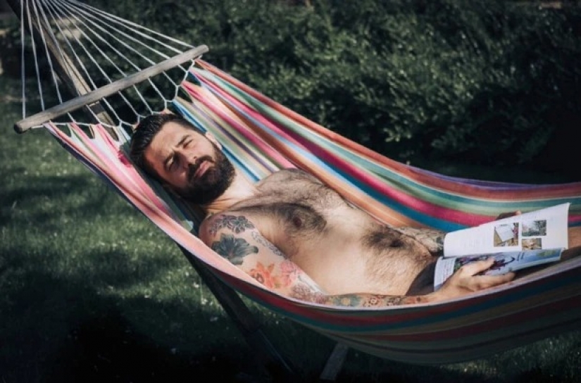 Completa unidad con la naturaleza, o por Qué la gente que trabaja en el jardín desnudo Completa unidad con la naturaleza, o por Qué la gente que trabaja en el jardín desnudo