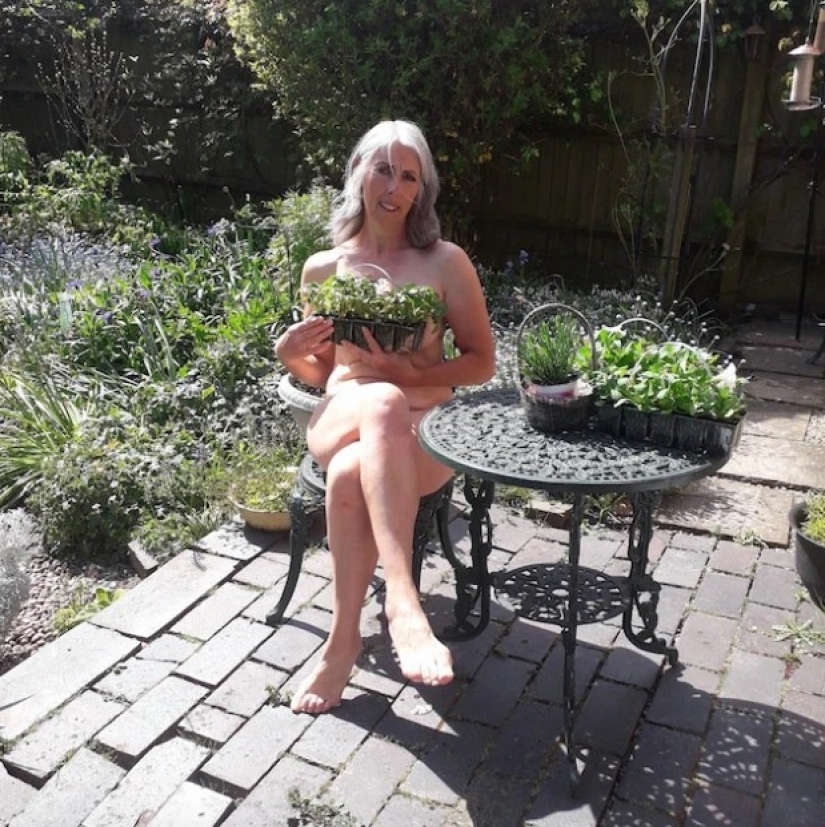 Completa unidad con la naturaleza, o por Qué la gente que trabaja en el jardín desnudo Completa unidad con la naturaleza, o por Qué la gente que trabaja en el jardín desnudo