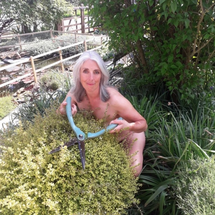 Completa unidad con la naturaleza, o por Qué la gente que trabaja en el jardín desnudo Completa unidad con la naturaleza, o por Qué la gente que trabaja en el jardín desnudo