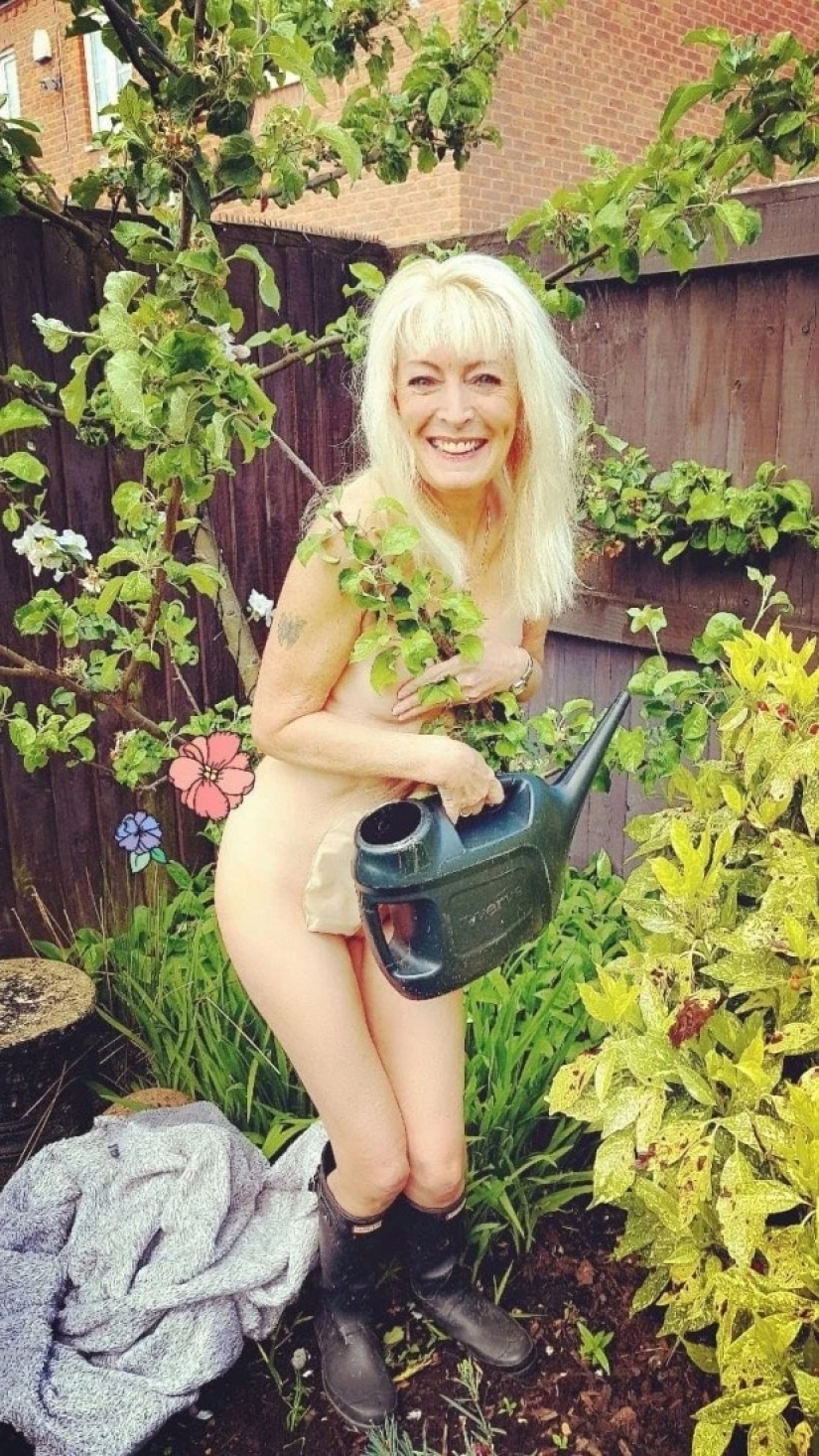 Completa unidad con la naturaleza, o por Qué la gente que trabaja en el jardín desnudo Completa unidad con la naturaleza, o por Qué la gente que trabaja en el jardín desnudo