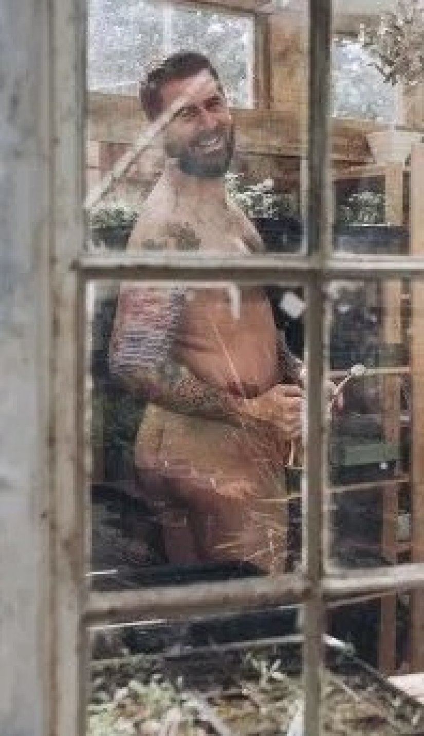 Complete unity with nature, or Why people working in the garden naked Complete unity with nature, or Why people working in the garden naked