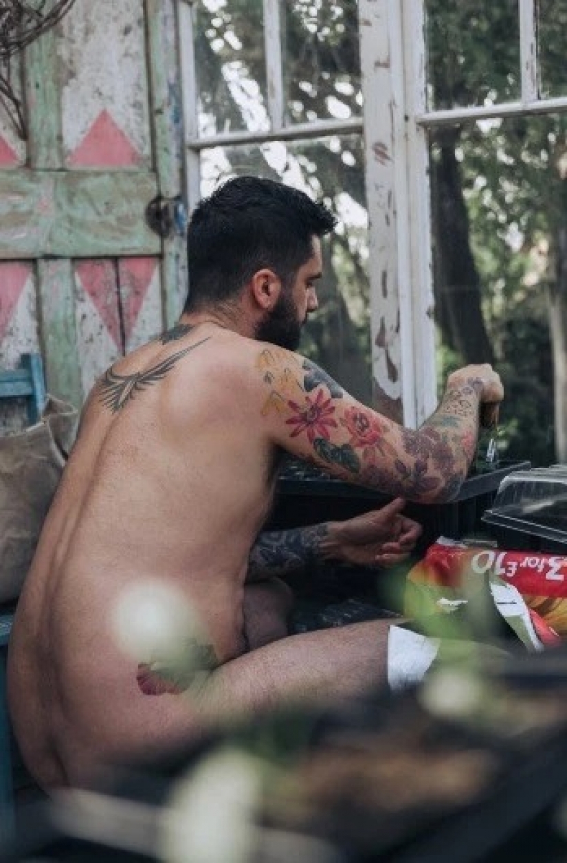 Complete unity with nature, or Why people working in the garden naked Complete unity with nature, or Why people working in the garden naked