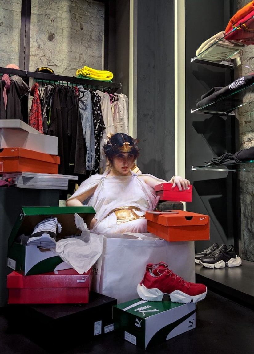 Con pinturas de pinturas clásicas en la vida moderna