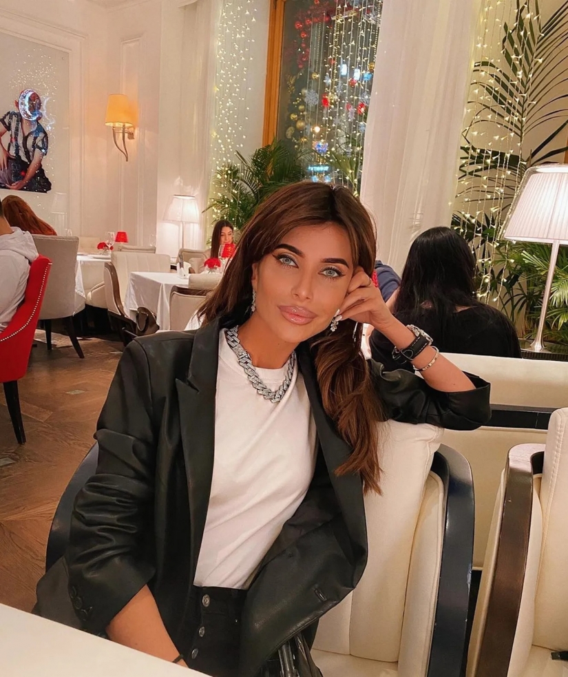 Copia de Irina Shayk y Angelina Jolie: la mirada al Este, instabuy