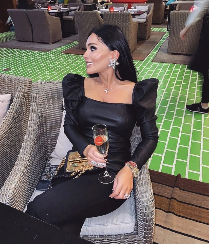 Copia de Irina Shayk y Angelina Jolie: la mirada al Este, instabuy