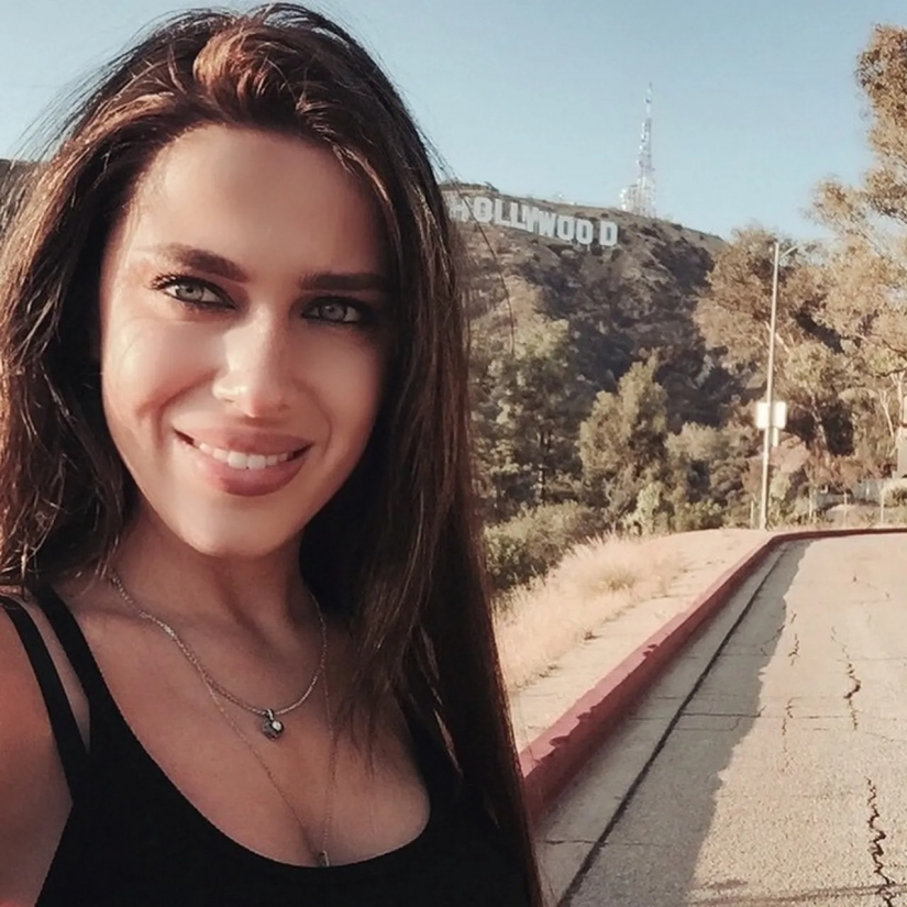 Copy of Irina Shayk and Angelina Jolie: the look East instabuy