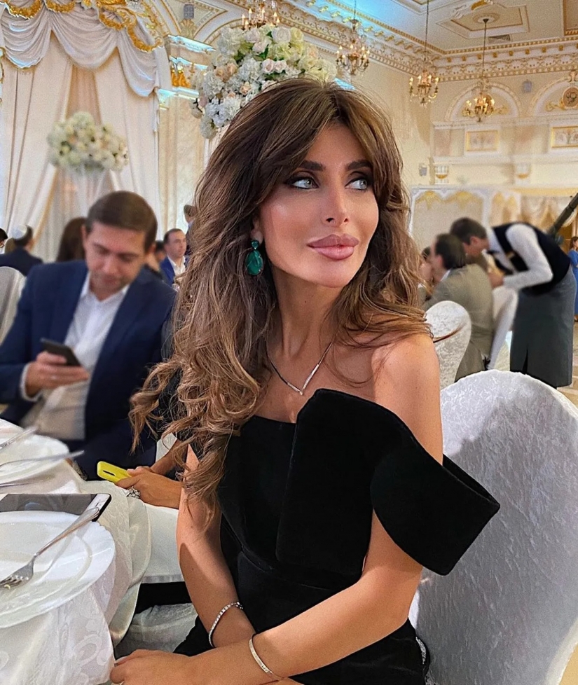 Copy of Irina Shayk and Angelina Jolie: the look East instabuy