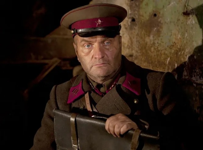 Coronel falso: Estrellas que "juegan a la guerra" pero no sirvieron en el ejército