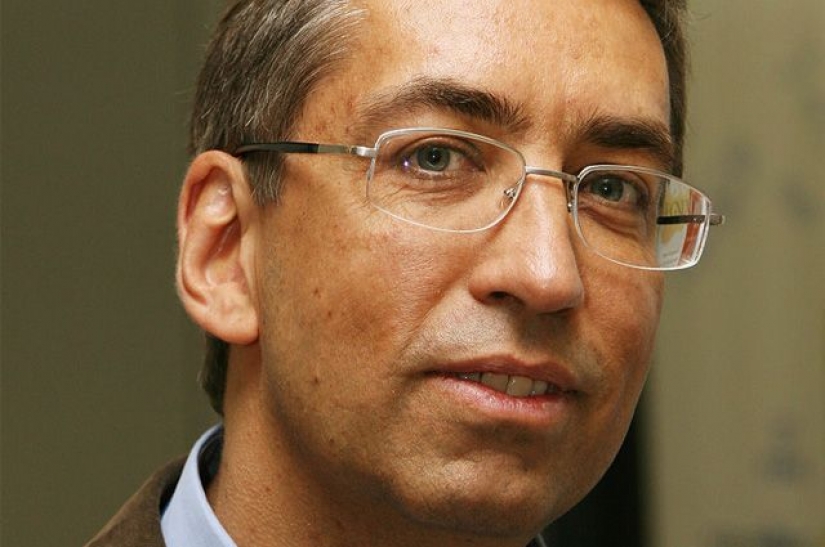 "Cover the phone's camera!": expert on IT security told me how watching us secret services