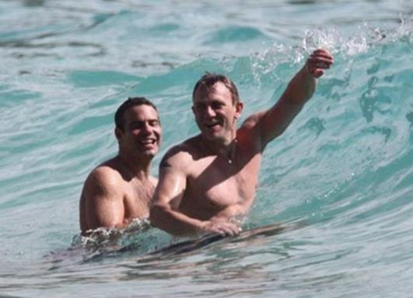 Daniel Craig resultó ser un habitual en los clubes gay, pero eso no es lo que piensas Daniel Craig resultó ser un habitual en los clubes gay, pero eso no es lo que piensas