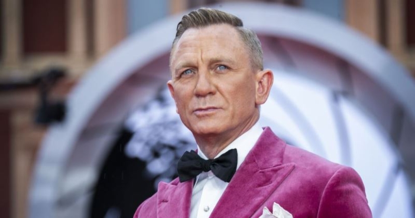 Daniel Craig turned out to be a regular at gay clubs, but that's not what you think