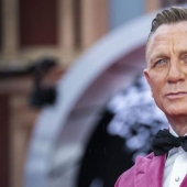 Daniel Craig turned out to be a regular at gay clubs, but that's not what you think