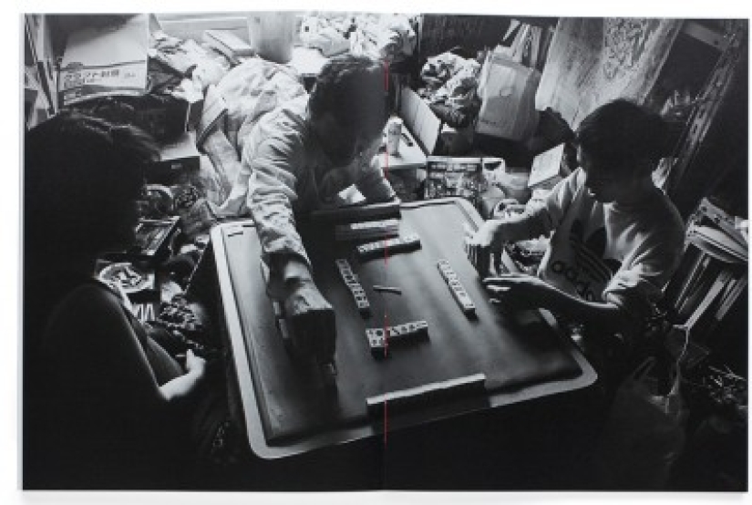 De cerca, yes in love: el fotógrafo filmó la vida de su numerosa familia en un apartamento de una habitación