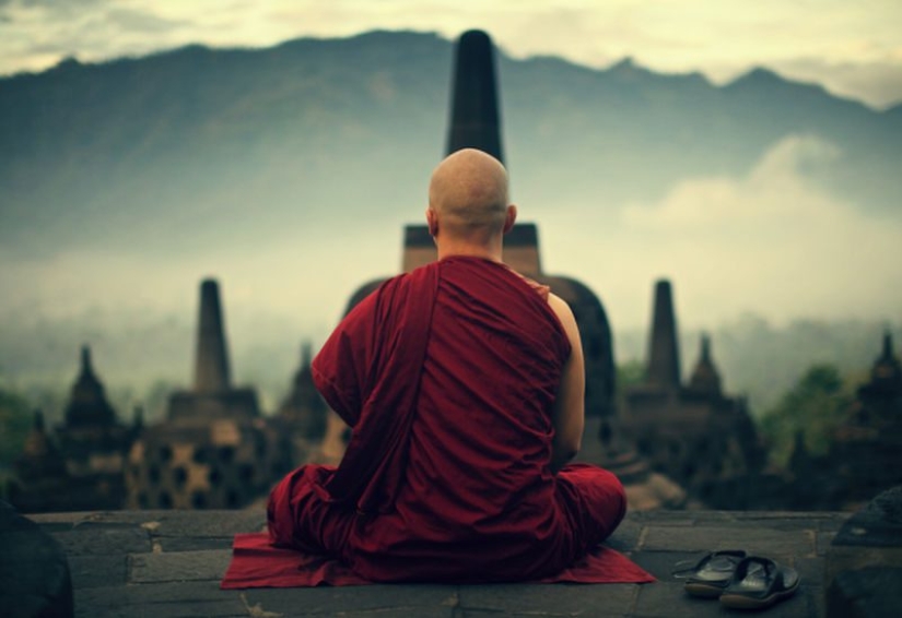 "¿De dónde son los palacios? ¡Meditado!": la vida y la abnegación de los Dalai Lamas