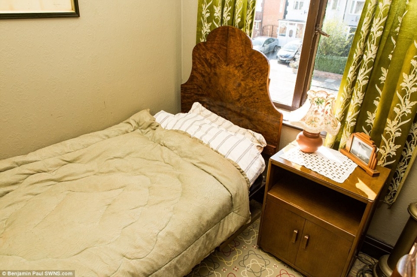 De vuelta al pasado: los Británicos habían transformado su casa en el estilo de la década de 1930-erótico