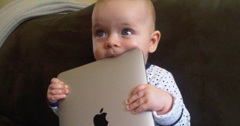 Debido a una enfermedad rara, un bebé de Gran Bretaña se comió la mitad de la cama y algo más Debido a una enfermedad rara, un bebé de Gran Bretaña se comió la mitad de la cama y algo más