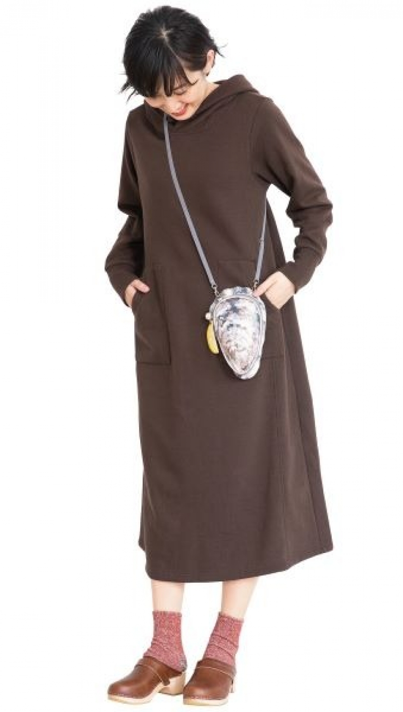 Delicadeza en el hombro: una firma japonesa ha creado un bolso en forma de ostra