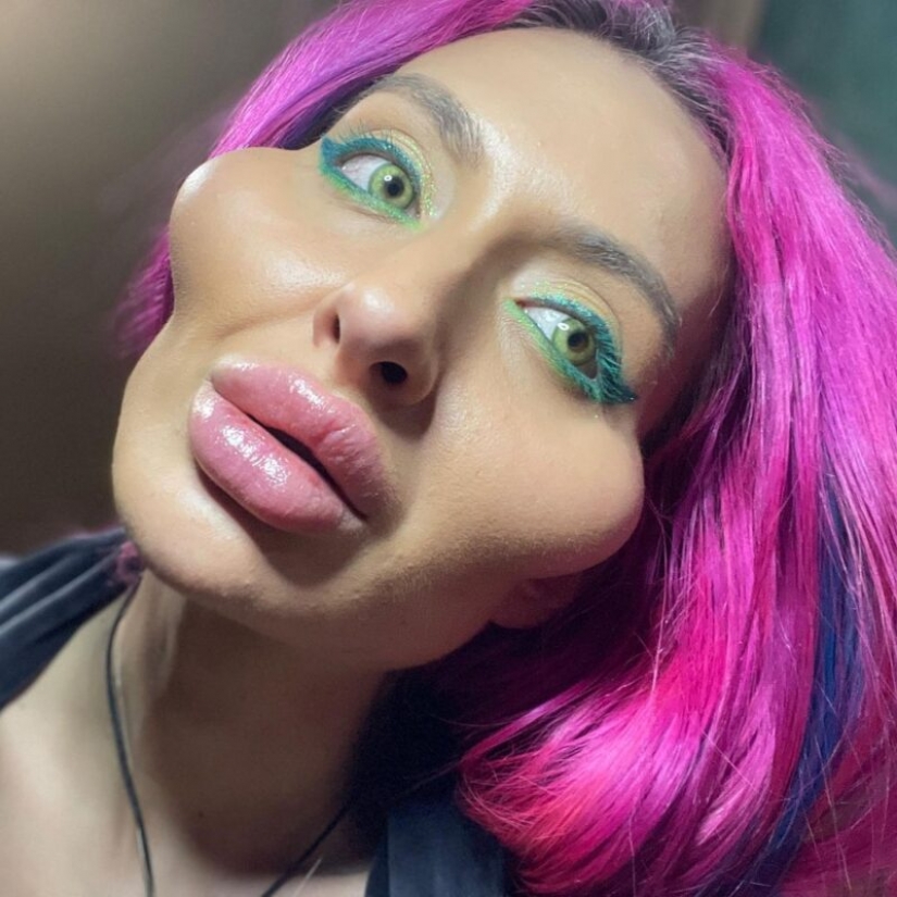 Desde Kiev con el escolar más grande en el mundo se ha mostrado a modificaciones Desde Kiev con el escolar más grande en el mundo se ha mostrado a modificaciones