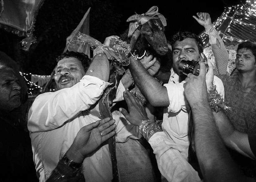 Difficult pilgrimage in the Himalayas